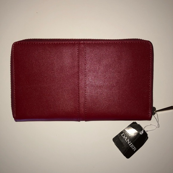 Danier Handbags - BRAND NEW ORIGINAL DANIER JAMIE LEATHER WALLET